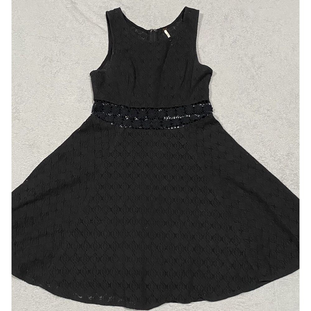Free People Mini Dress Size 2 Black‎ Flower Cutout Waist Lace Zip Back